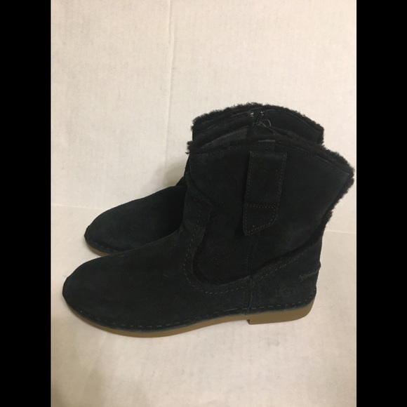 UGG Catica Black Ankle Boot - Picture 14 of 15